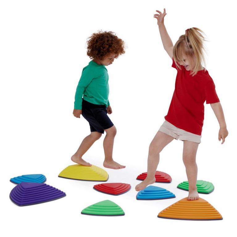 Fluss-Steine-Set für Kinder - Ziel ist es, von Stein zu Stein zu springen, ohne den Boden zu berühren!