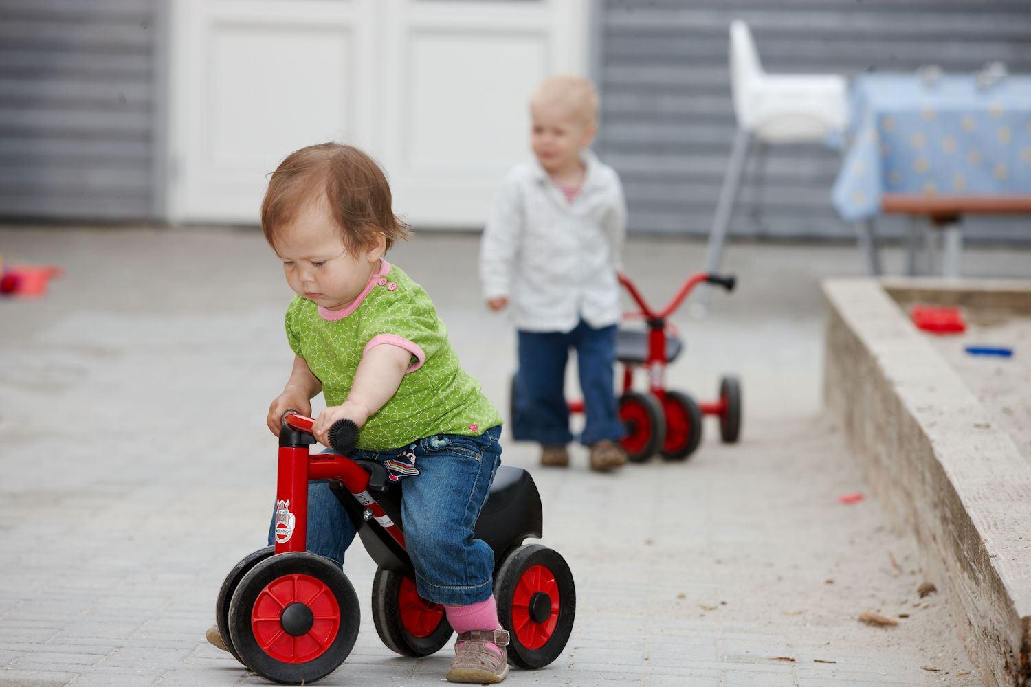 Mini Rutsch Safety Scooter in Aktion - Serie MINI Winther Viking (1-4 Jahre)