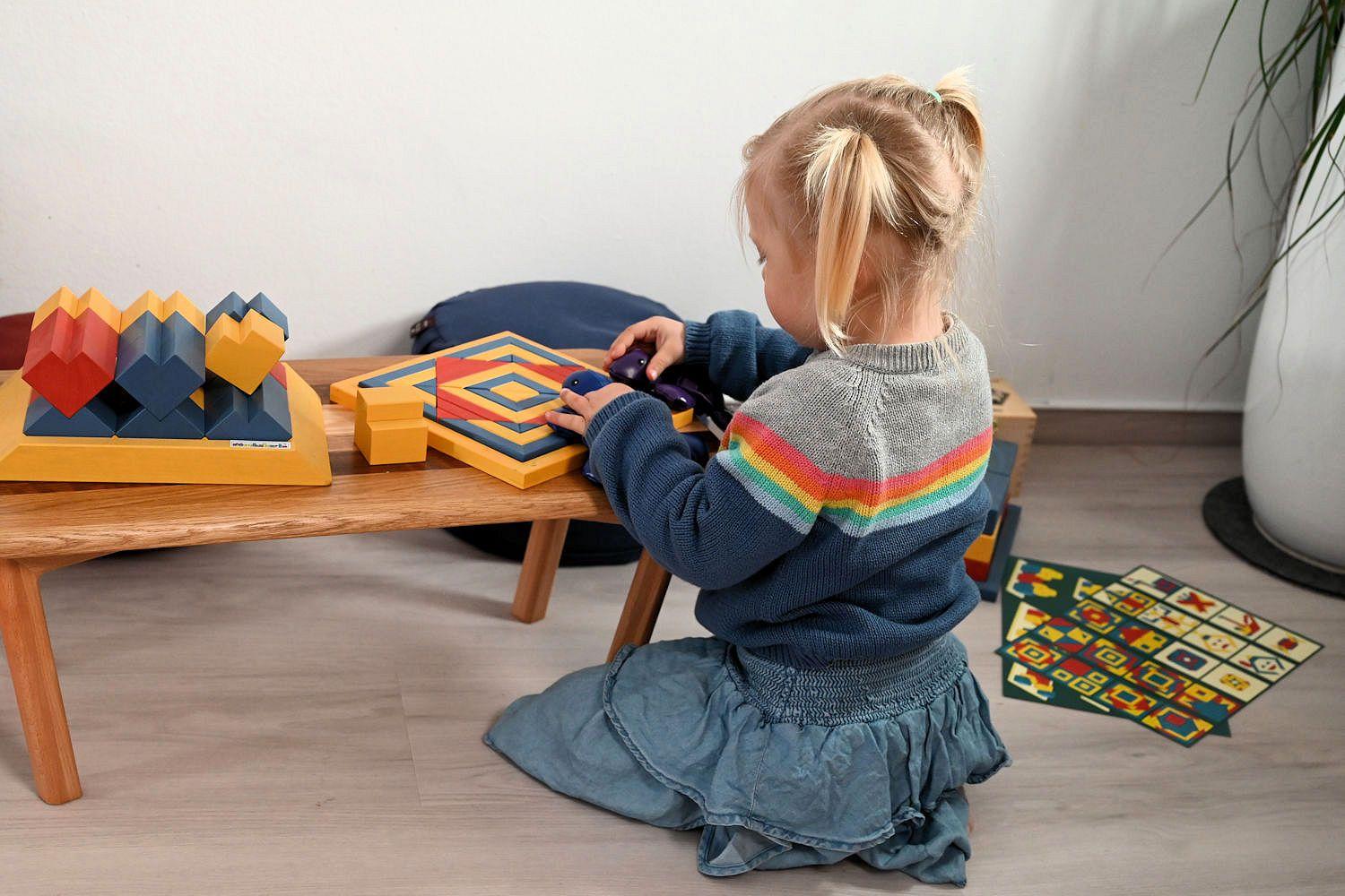 Modularix Quixi - Anwendung - Kita - 34 farbig gewachsten Bauelemente mit Legeplatte