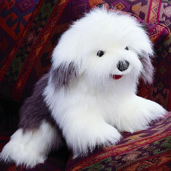 Hunde-Handpuppe von Folkmanis - Bobtail auf Kissen