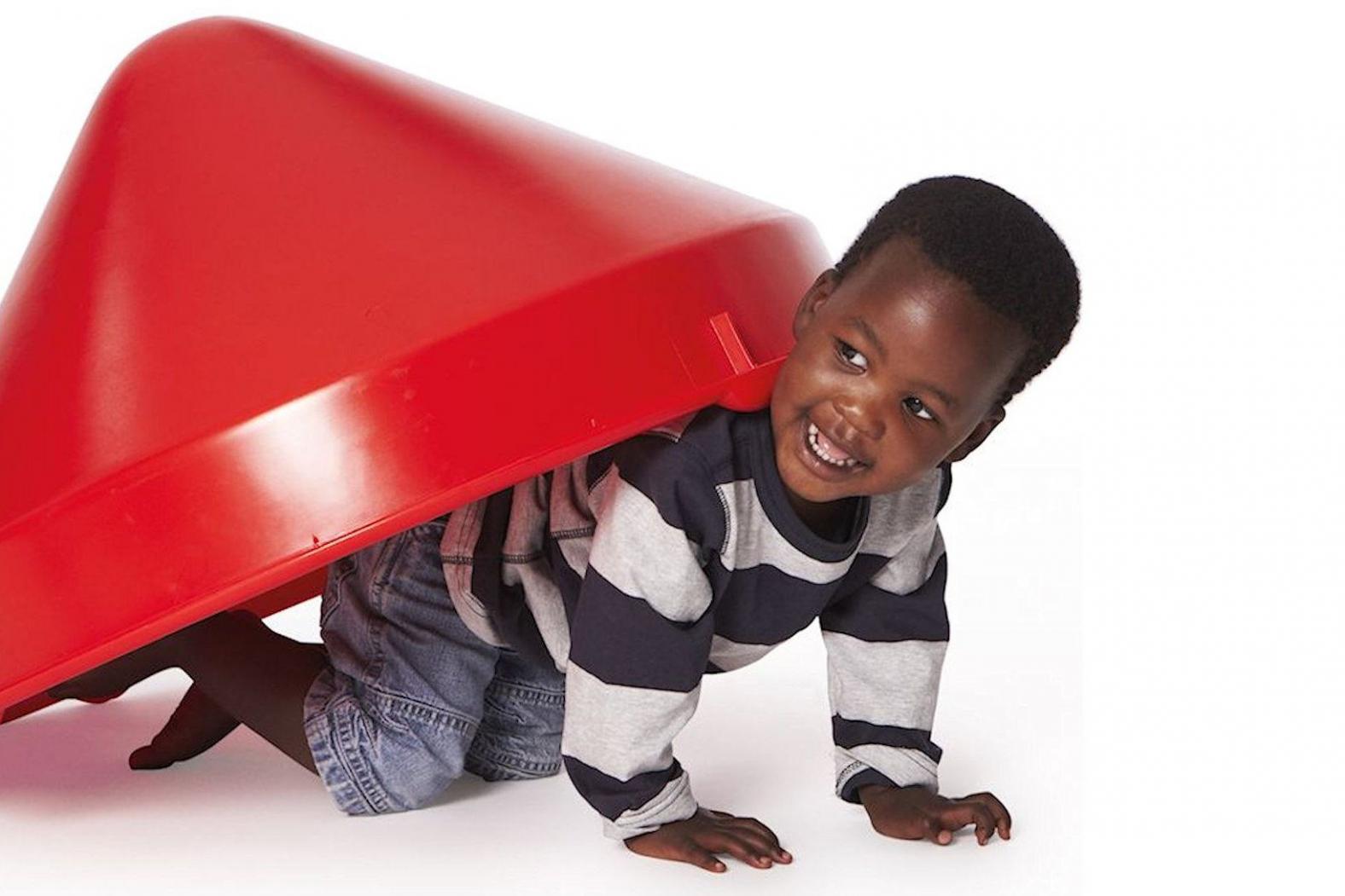 Spielkreisel Kullerkreisel rot - nur der original Gonge Kullerkreisel ist mit einem spitzen Mittelpunkt geformt. Gefertigt aus hochwertigem, stabilem Kunststoff - für drinnen und draußen. Spielkreisel Kullerkreisel rot - geformt mit einem spitzen Mittelpunkt