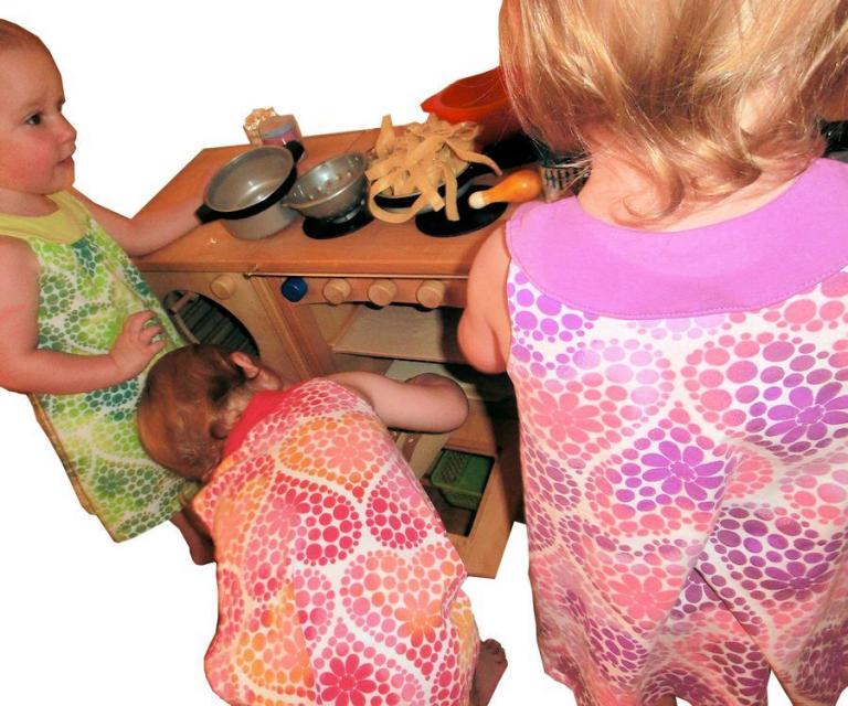 Spielküche Kinderküche-Frieda - in liebevoller Detailarbeit für großen Spielspaß hergestellt