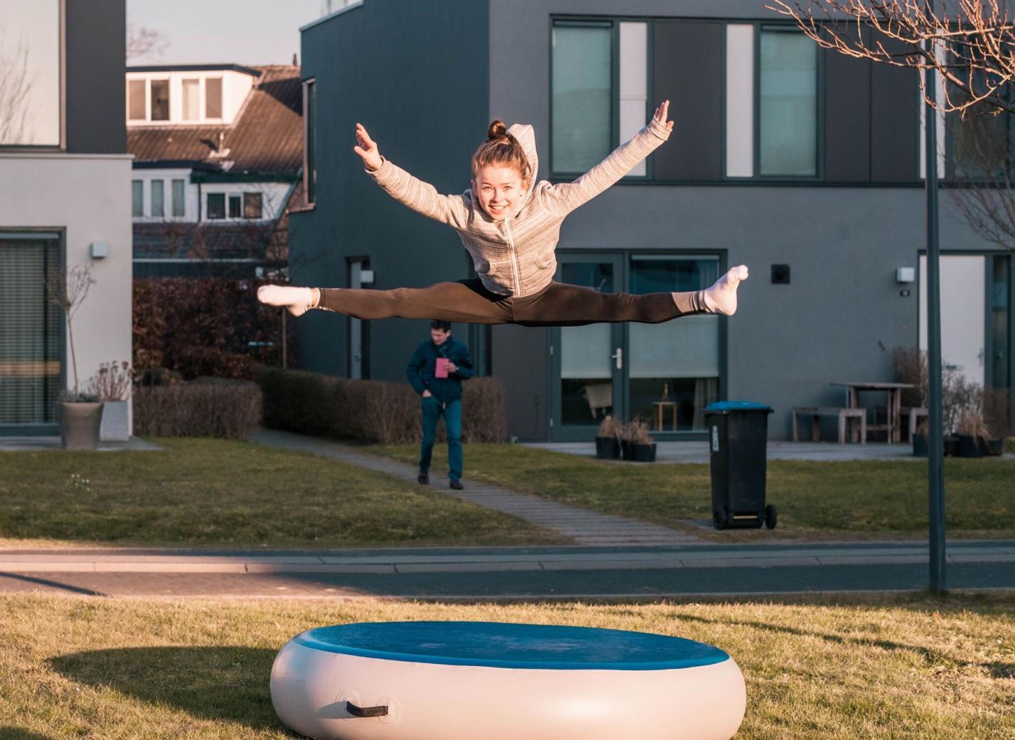 Air Spot - Trampolinkissen - luftgefülltes rundes Airtack Factory Trampolinkissen. Die soften, bouncy AirSpots sind ideal für aktive Kids zum Springen und Toben! Air Spot - Trampolinkissen - luftgefülltes rundes Airtack Factory Trampolinkissen