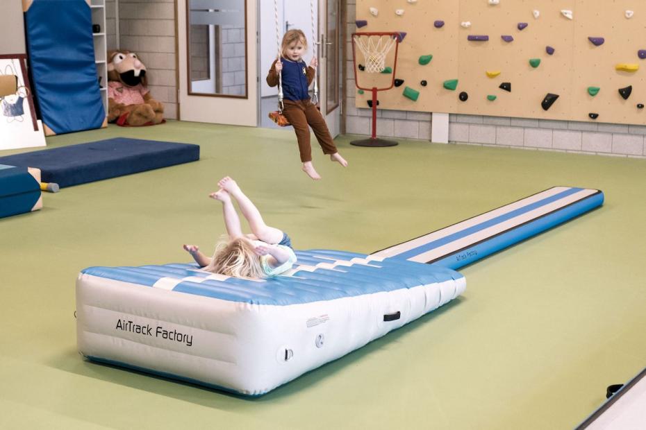 Kinderturnen mit Airtrack
