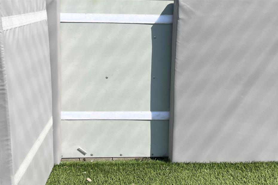 Klettstreifen auf Matten - Gegenklett an der Wand