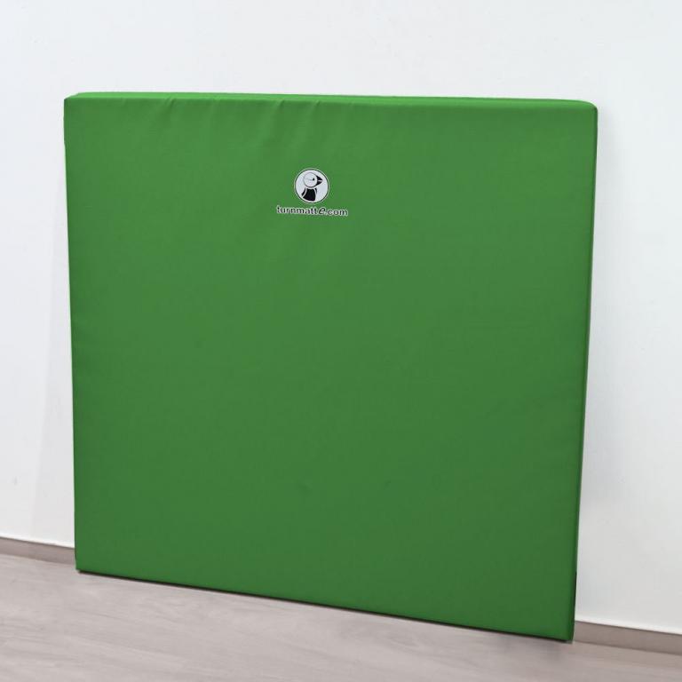 Prallschutzmatten-Wand-gruen - für mehr Sicherheit bei Sport und Spiel