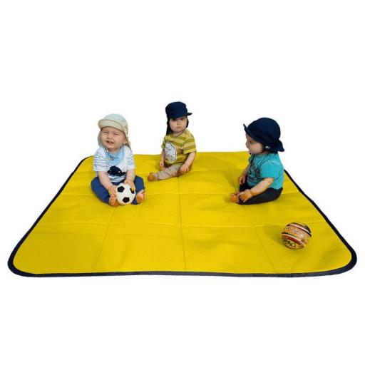 Krabbelmatte in gelb - durch den weichen Schaumstoffkern bietet die Matte einen hohen Liegekomfort