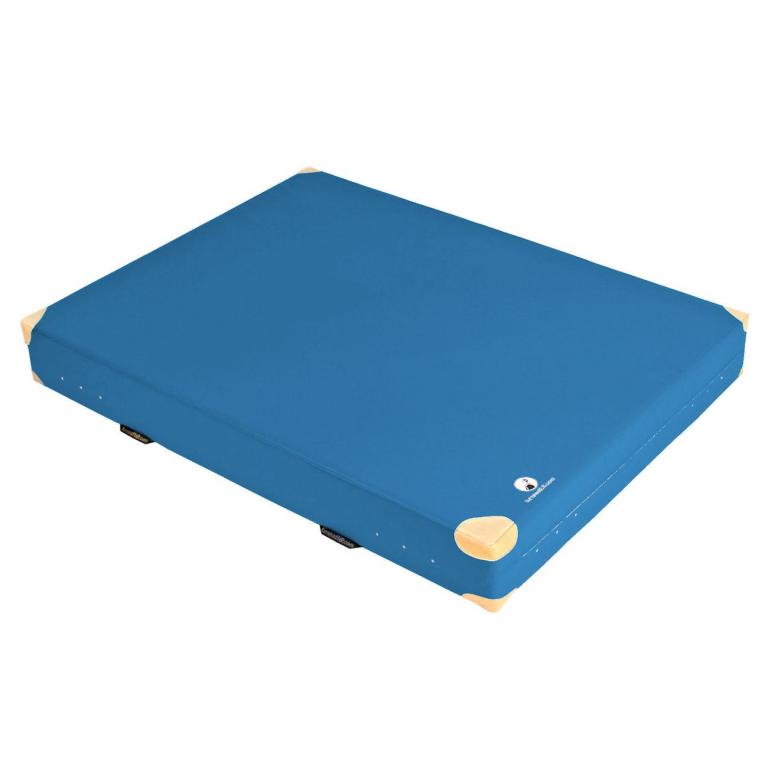 Weichbodenmatte-mit-Lederecken-hellblau - klassische farbige Weichbodenmatte mit 8 Lederecken
