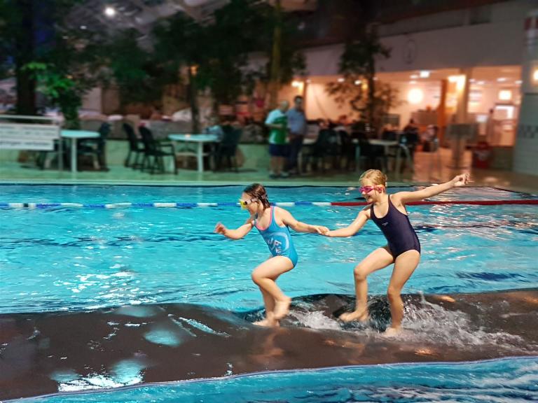 Wasserlaufmatte im Hallenbad